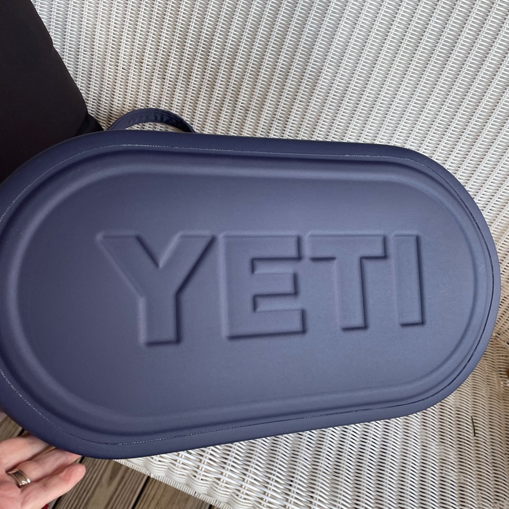 YETI Camino 35 Cosmic Lilac - Picture 6 of 10